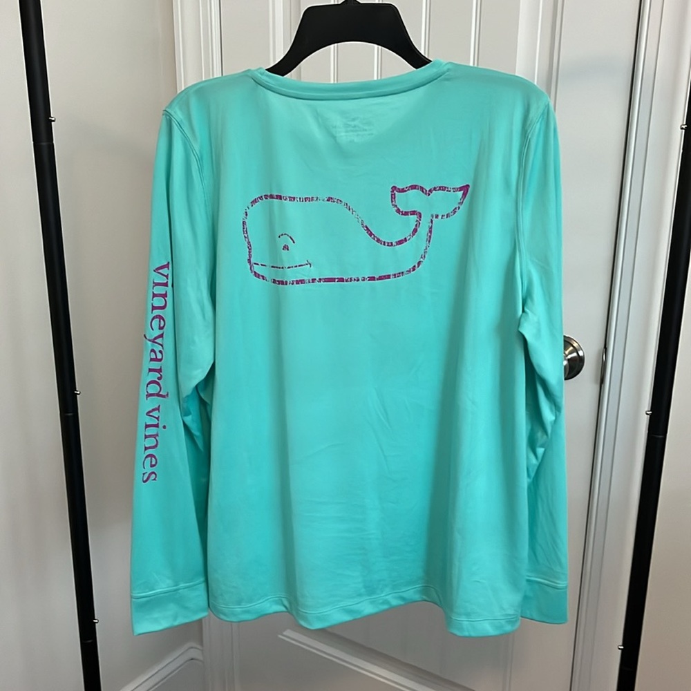 Vineyard Vines T shirt - Picture 8 of 8